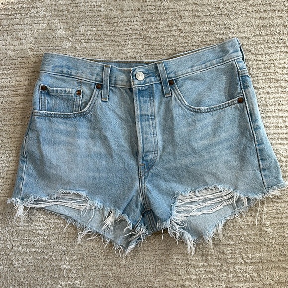Levi’s 501 Distressed High Rise Short - Picture 3 of 6